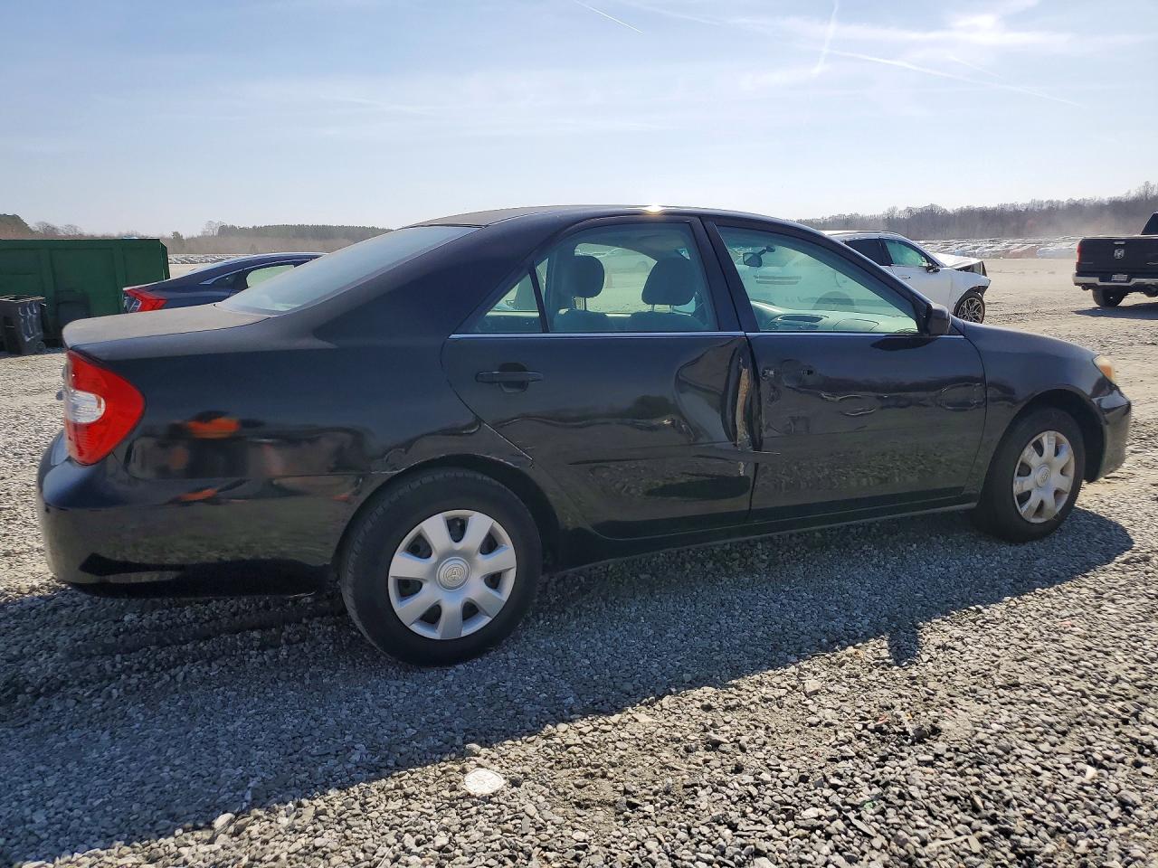 2004 TOYOTA CAMRY LE photo 3