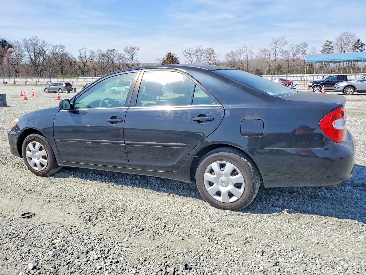 2004 TOYOTA CAMRY LE photo 2