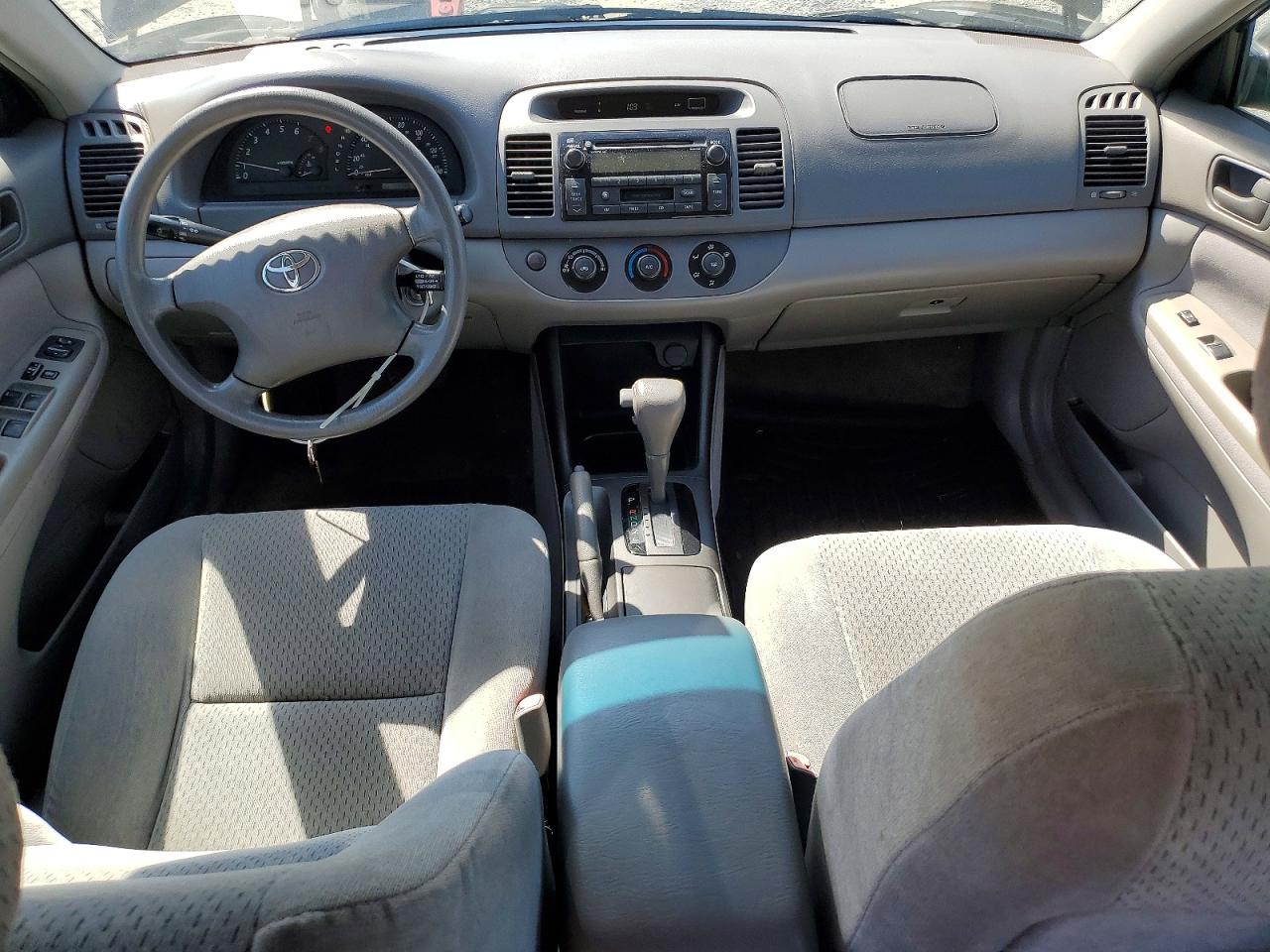 2004 TOYOTA CAMRY LE photo 8