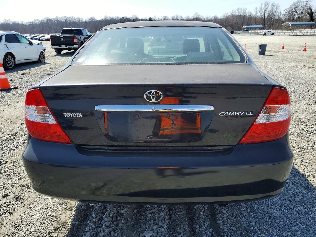 2004 TOYOTA CAMRY LE photo 6