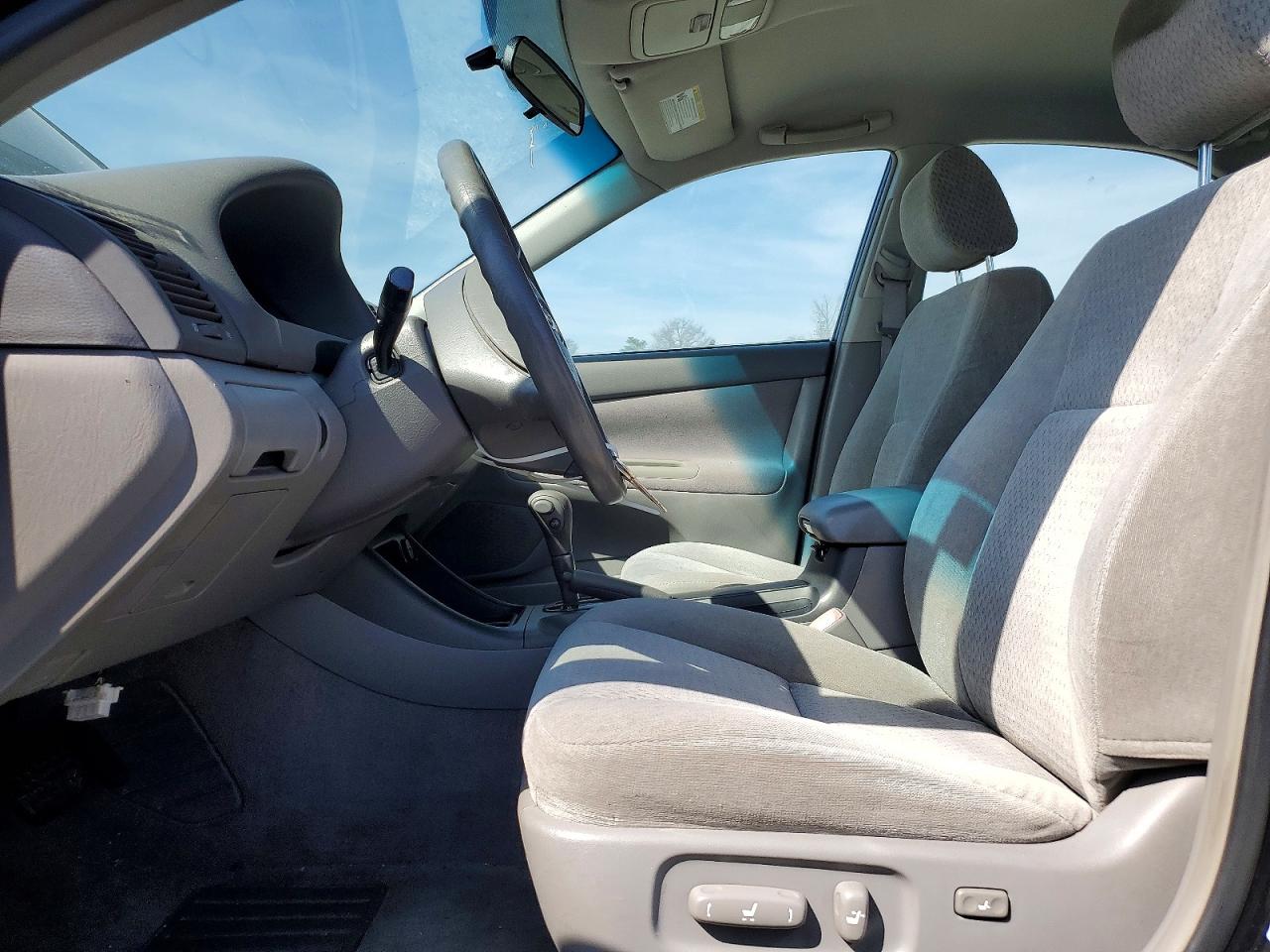2004 TOYOTA CAMRY LE photo 7