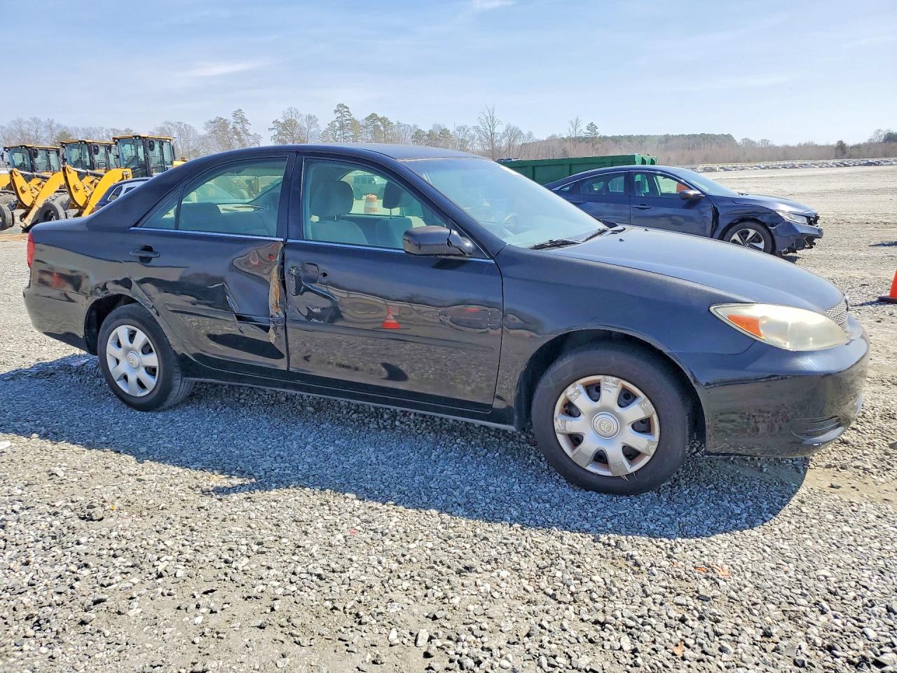 2004 TOYOTA CAMRY LE photo 4