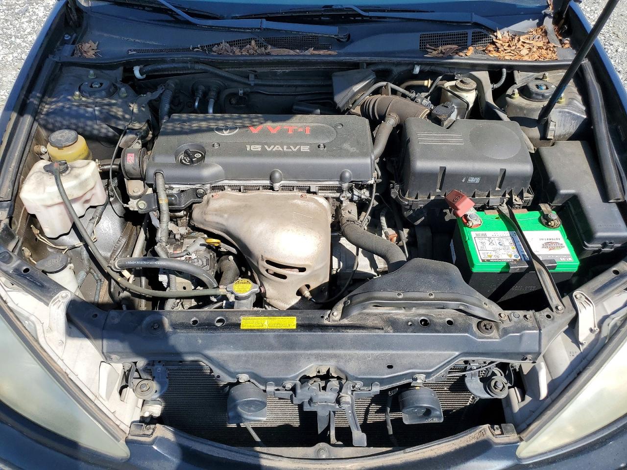 2004 TOYOTA CAMRY LE photo 11