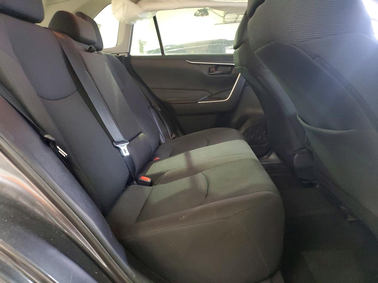 2021 TOYOTA RAV4 LE photo 11