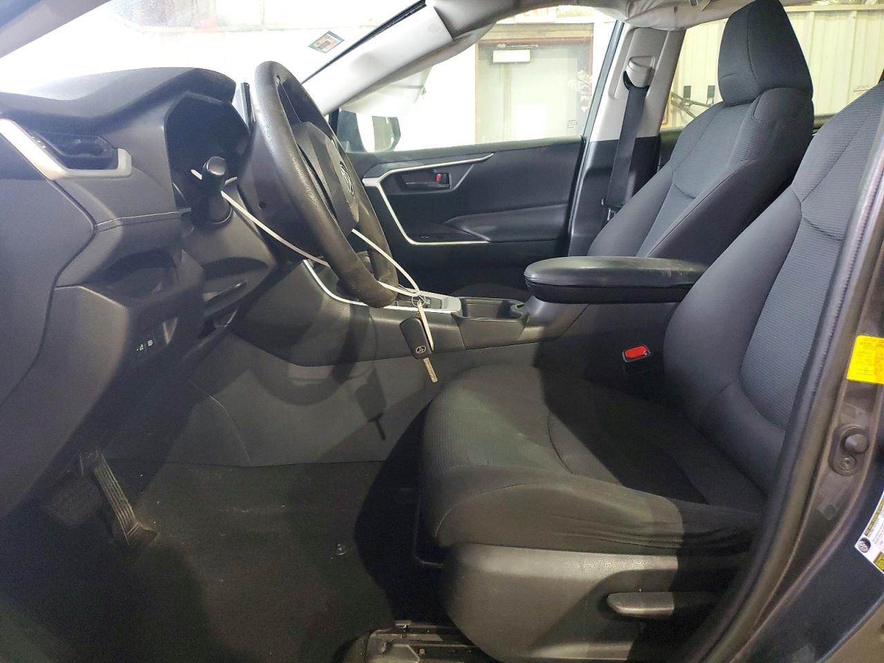 2021 TOYOTA RAV4 LE photo 7