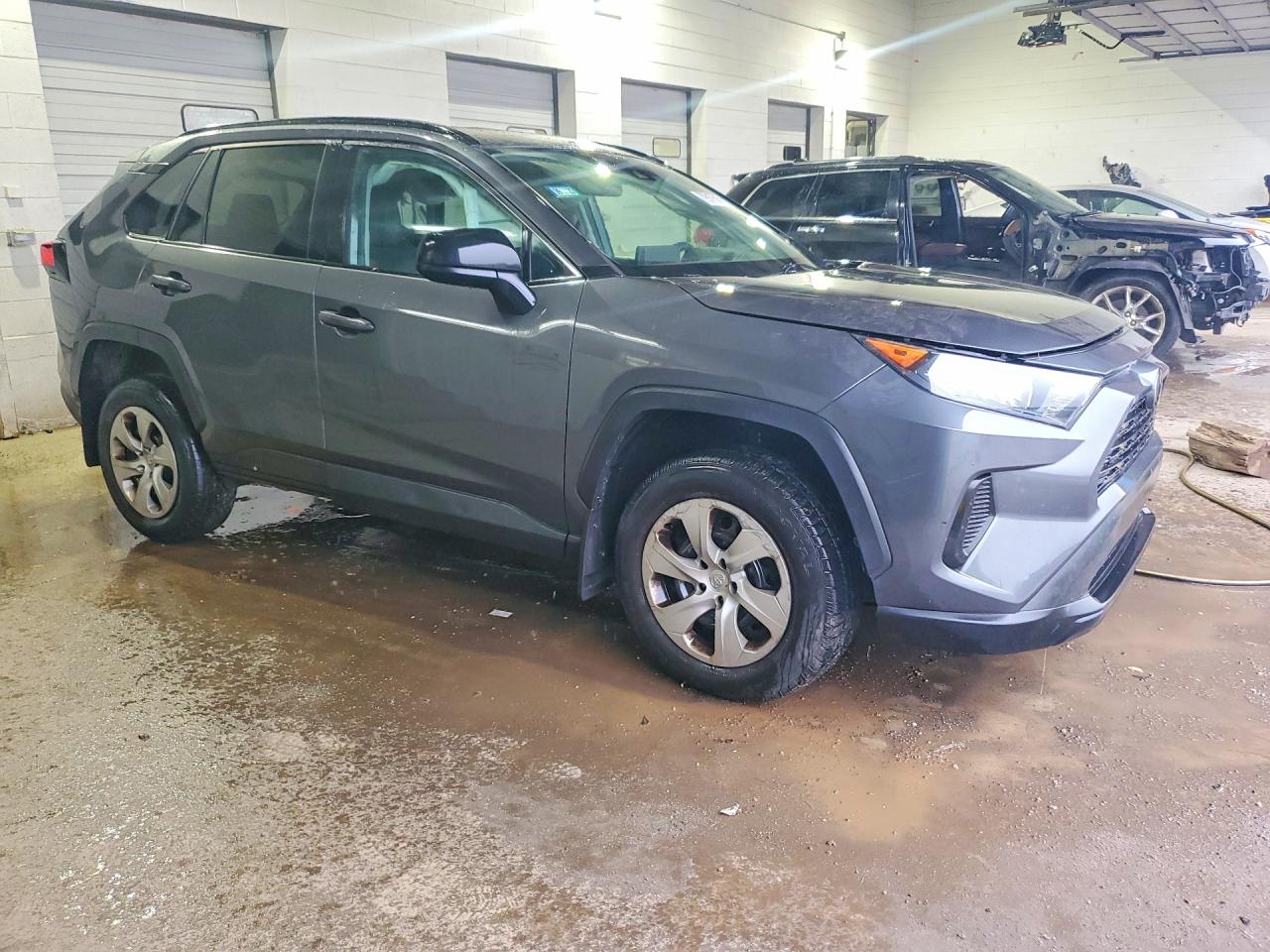 2021 TOYOTA RAV4 LE photo 4
