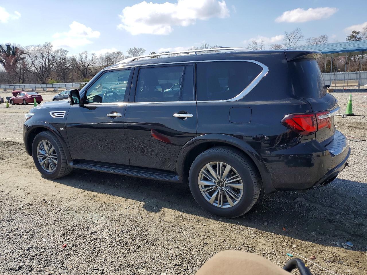 2018 INFINITI QX80 BASE photo 3