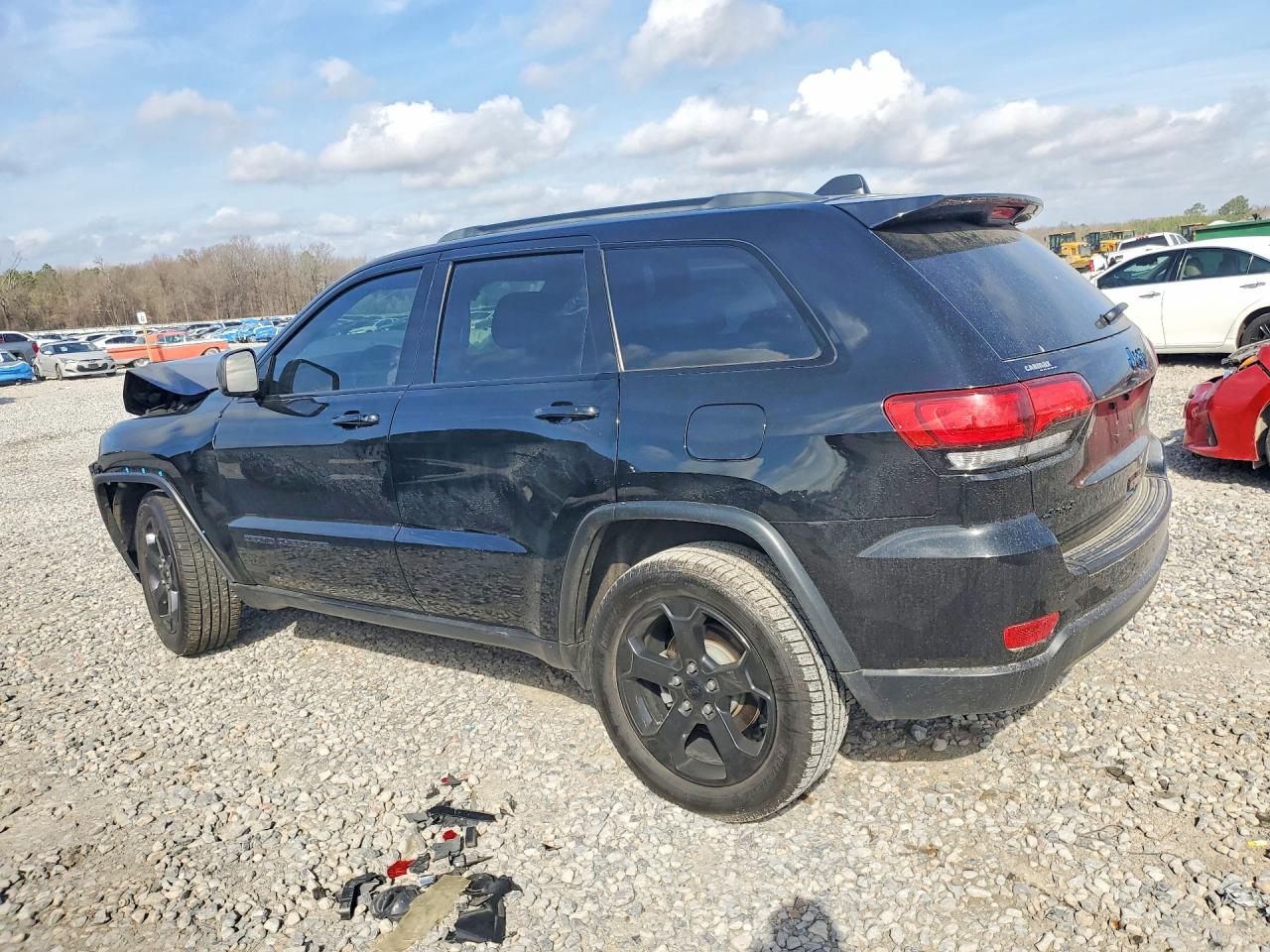 2018 JEEP GRAND CHEROKEE LAREDO photo 3