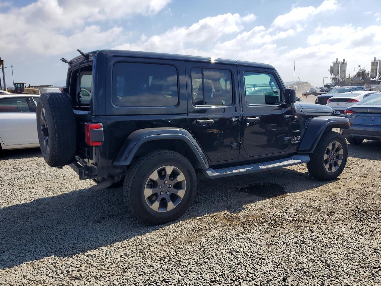 2018 JEEP WRANGLER UNLIMITED SAHARA photo 3