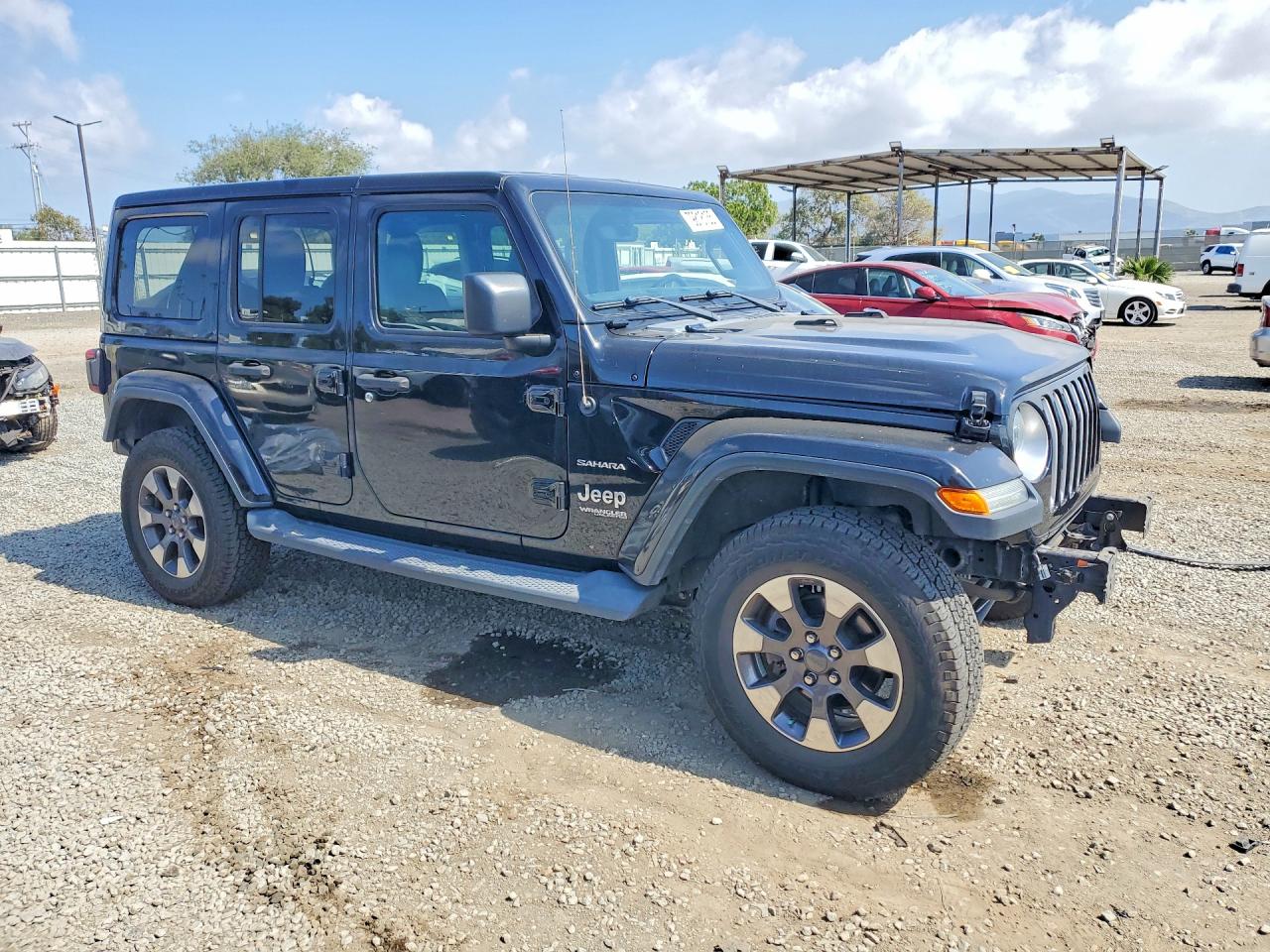 2018 JEEP WRANGLER UNLIMITED SAHARA photo 4