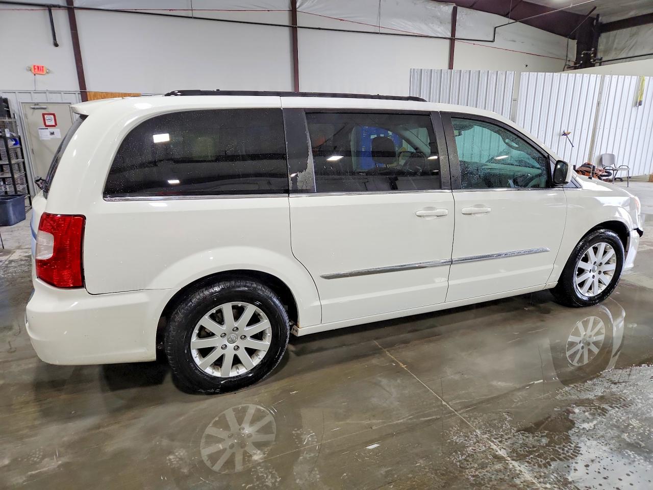 2013 CHRYSLER TOWN & COUNTRY TOURING photo 3
