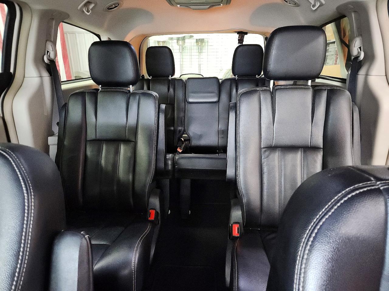 2013 CHRYSLER TOWN & COUNTRY TOURING photo 10