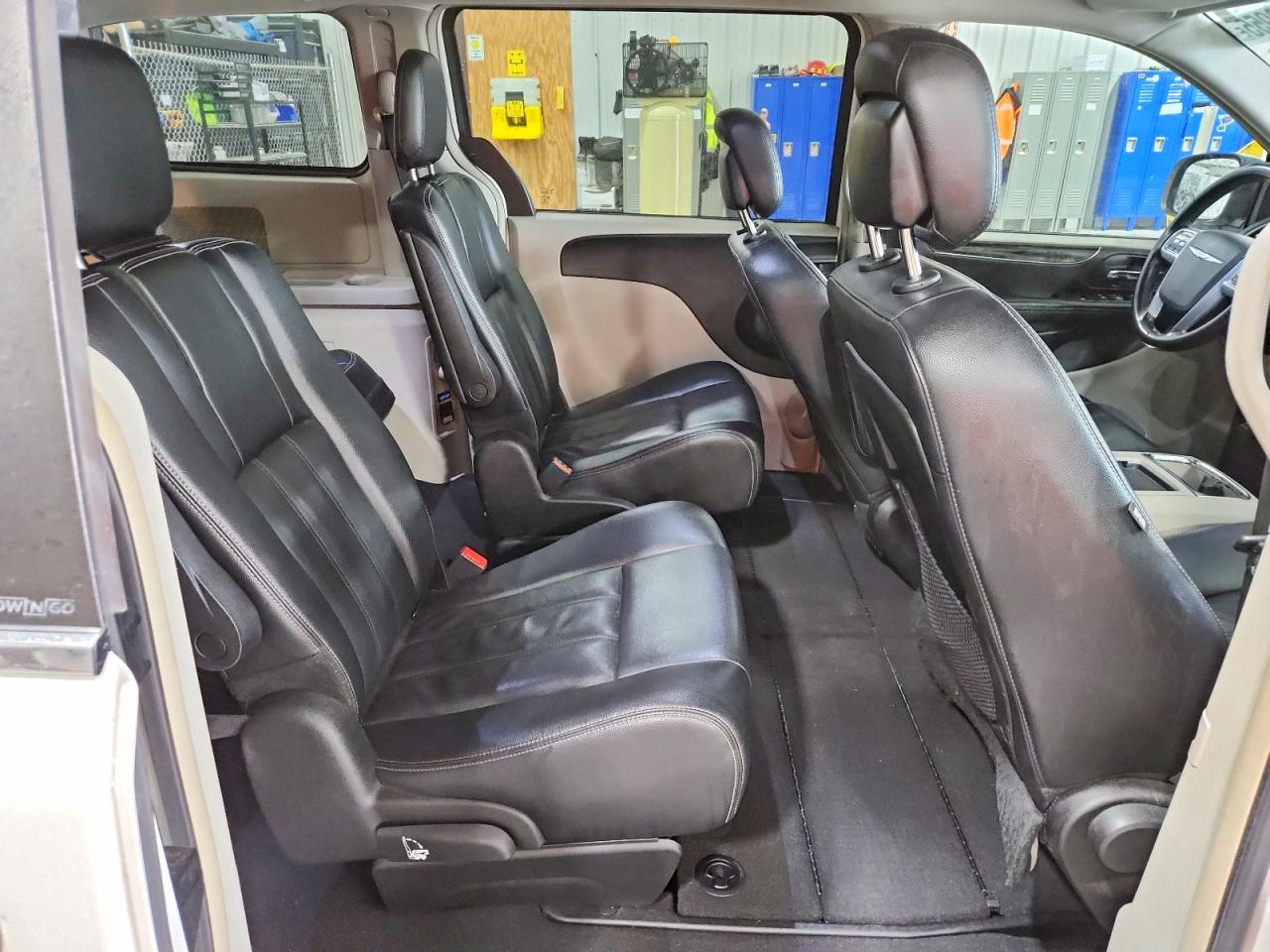 2013 CHRYSLER TOWN & COUNTRY TOURING photo 11