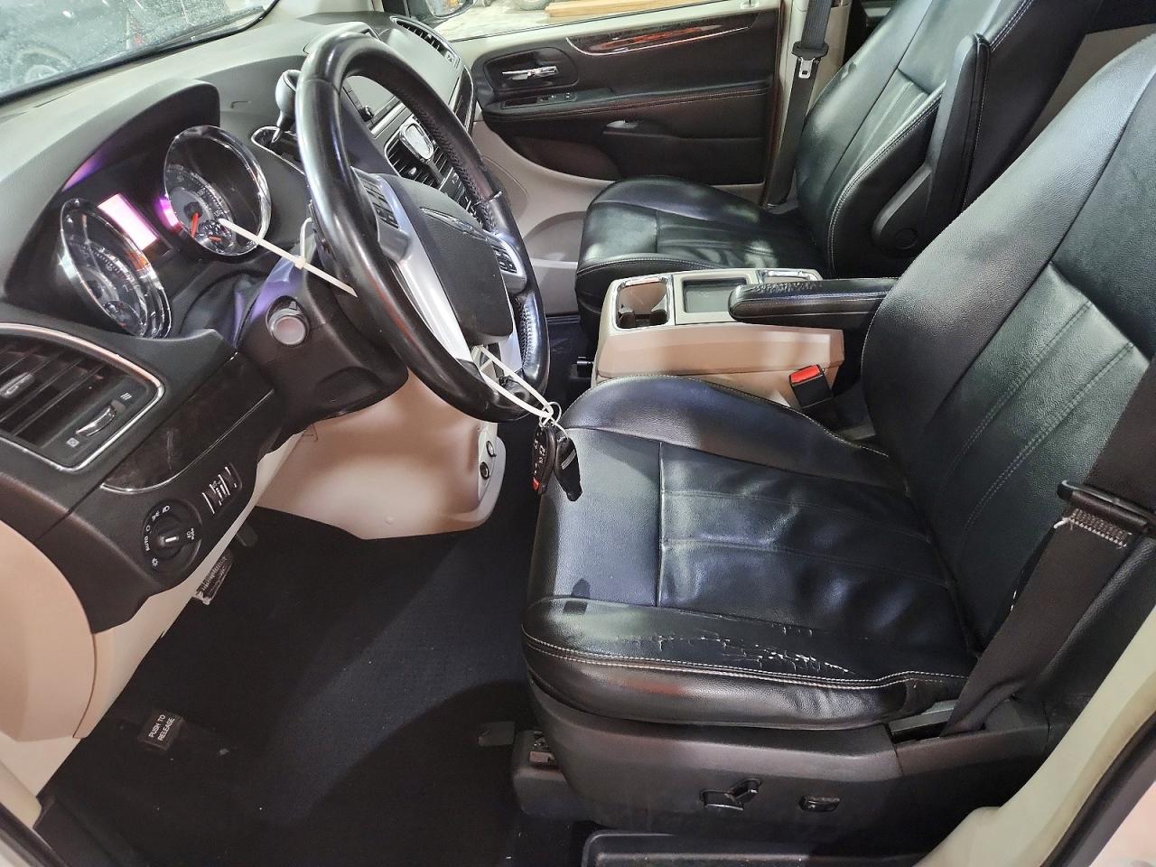2013 CHRYSLER TOWN & COUNTRY TOURING photo 7