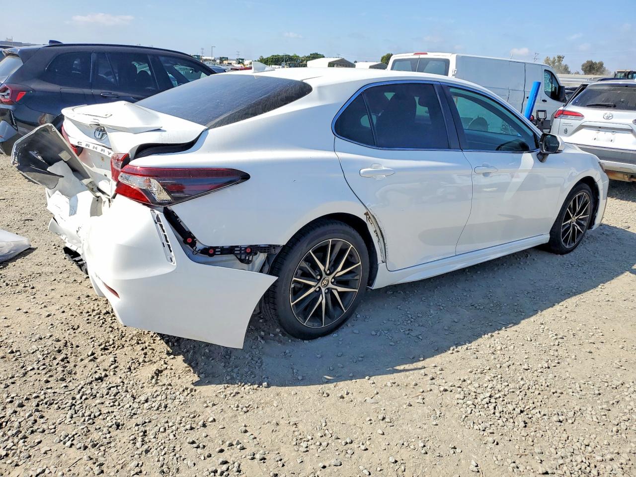 2021 TOYOTA CAMRY SE photo 3