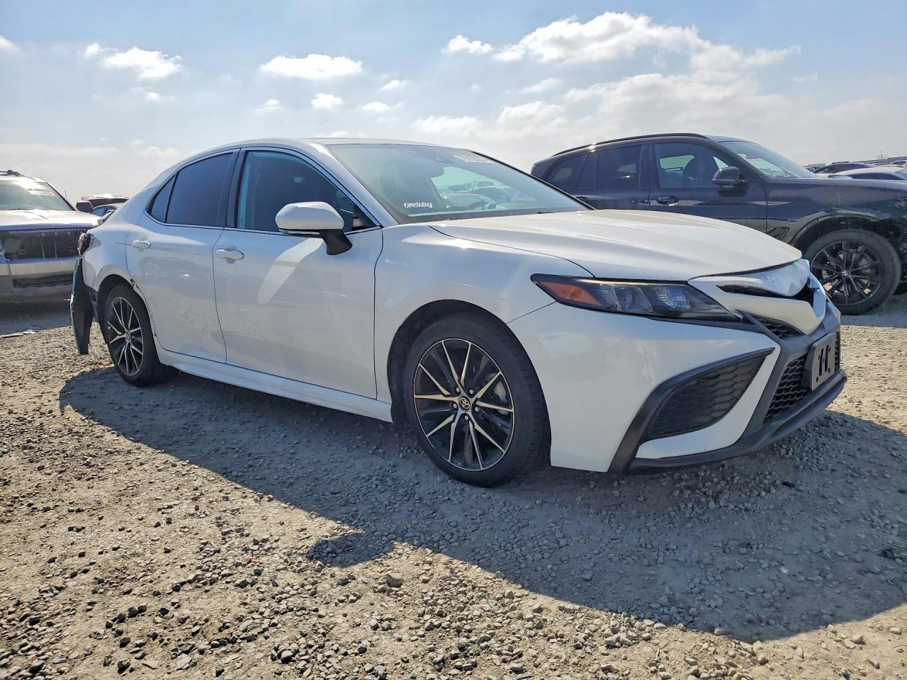 2021 TOYOTA CAMRY SE photo 4