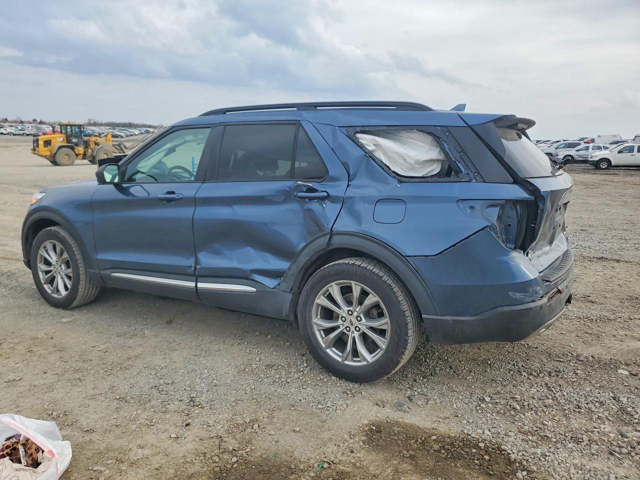 2020 FORD EXPLORER XLT photo 4
