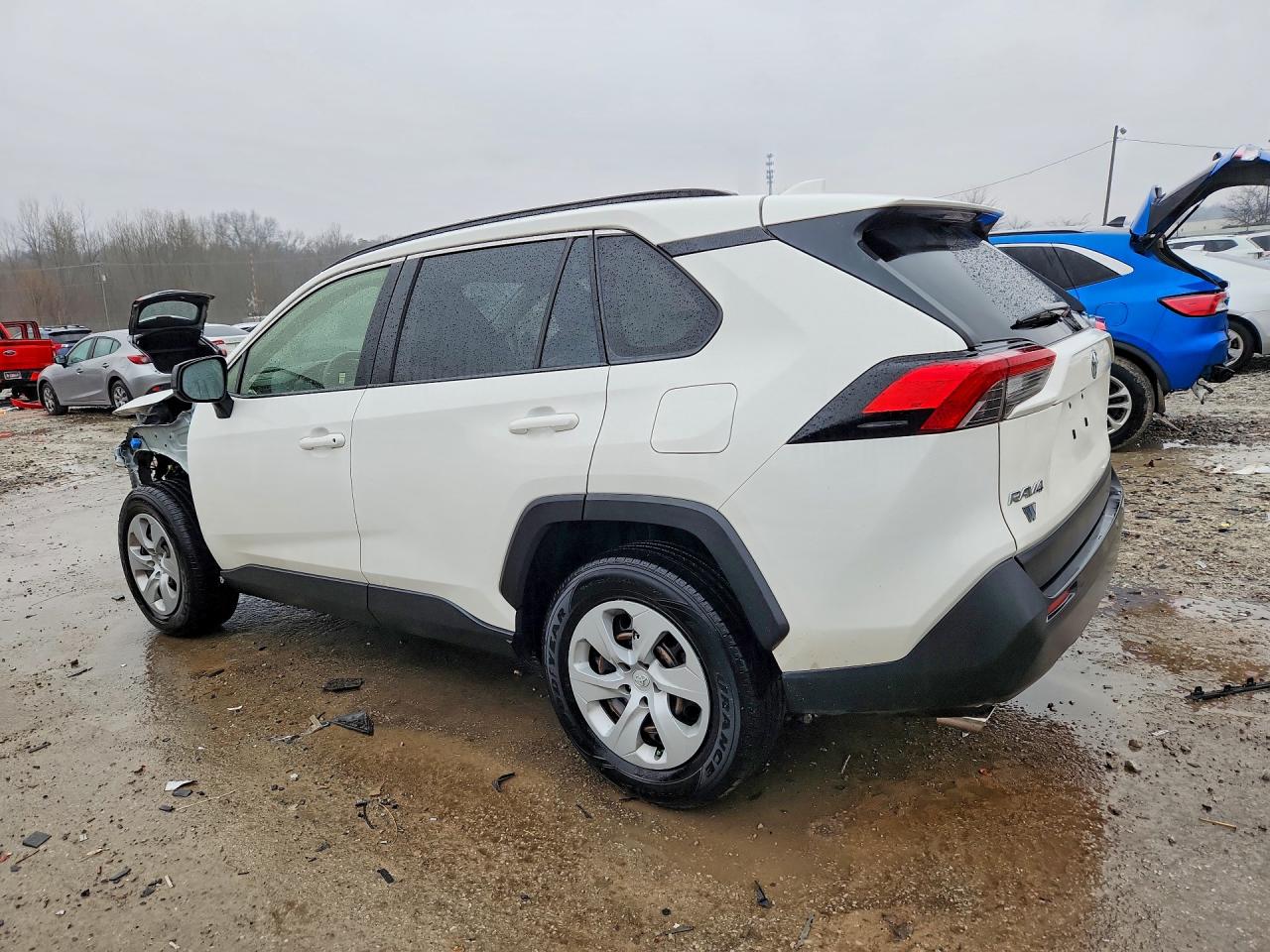 2019 TOYOTA RAV4 LE photo 4
