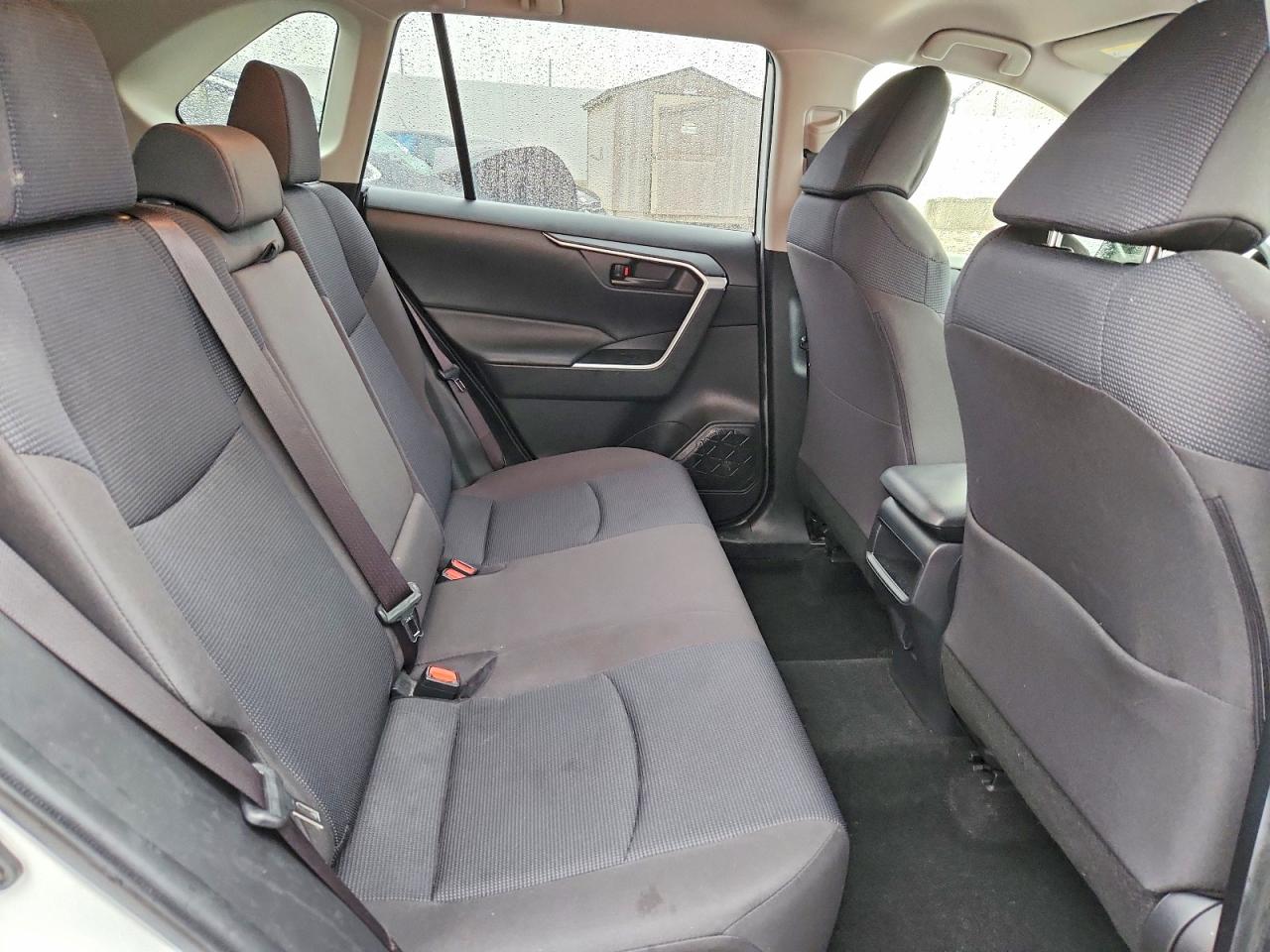 2019 TOYOTA RAV4 LE photo 31