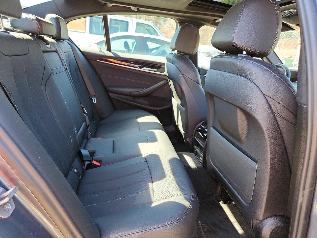 2022 BMW 530 XI photo 10
