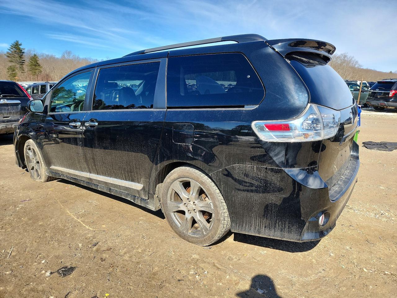 2017 TOYOTA SIENNA SE 8-PASSENGER photo 2