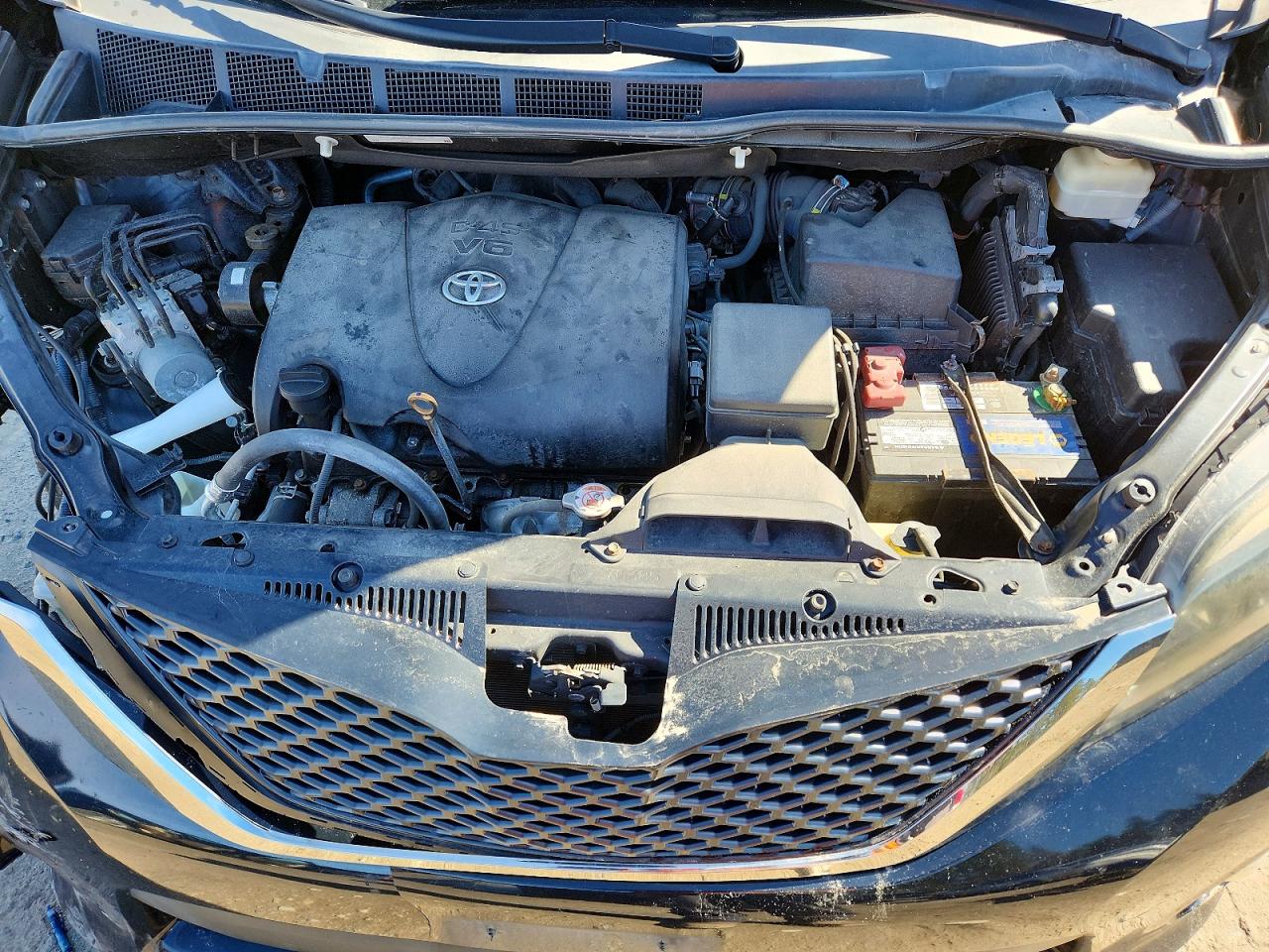 2017 TOYOTA SIENNA SE 8-PASSENGER photo 12