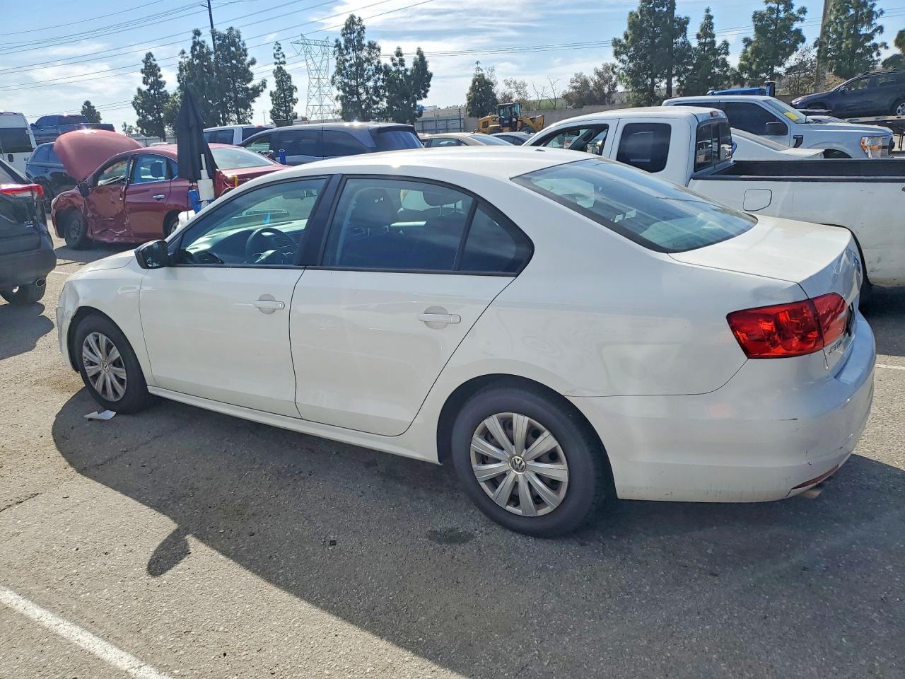2013 VOLKSWAGEN JETTA BASE photo 2
