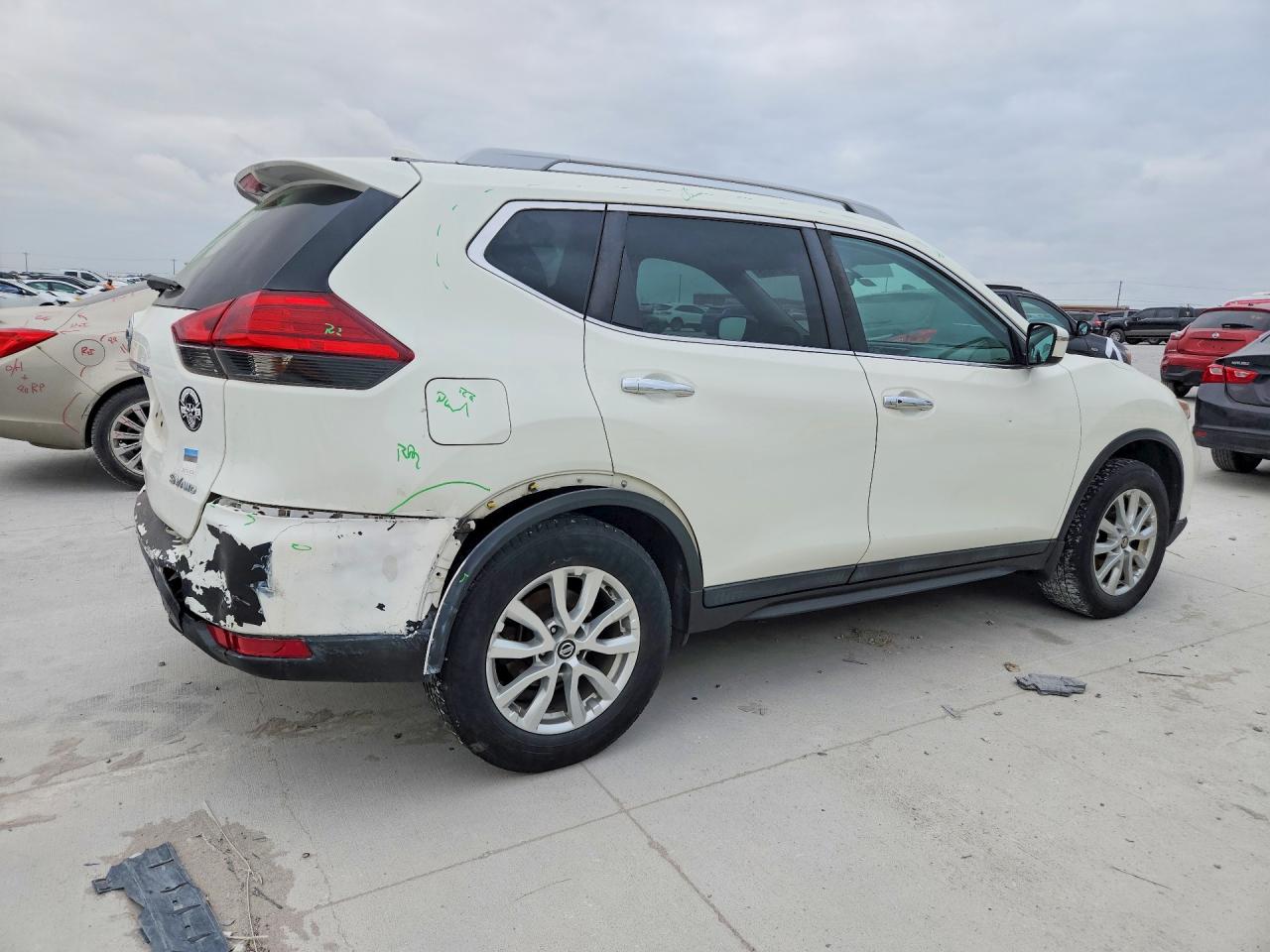 2017 NISSAN ROGUE SV photo 3