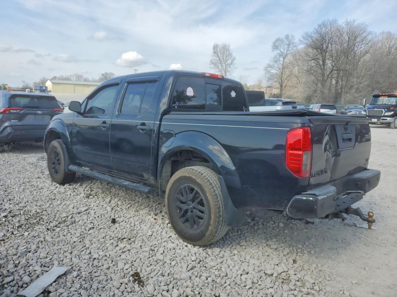 2017 NISSAN FRONTIER SV photo 2