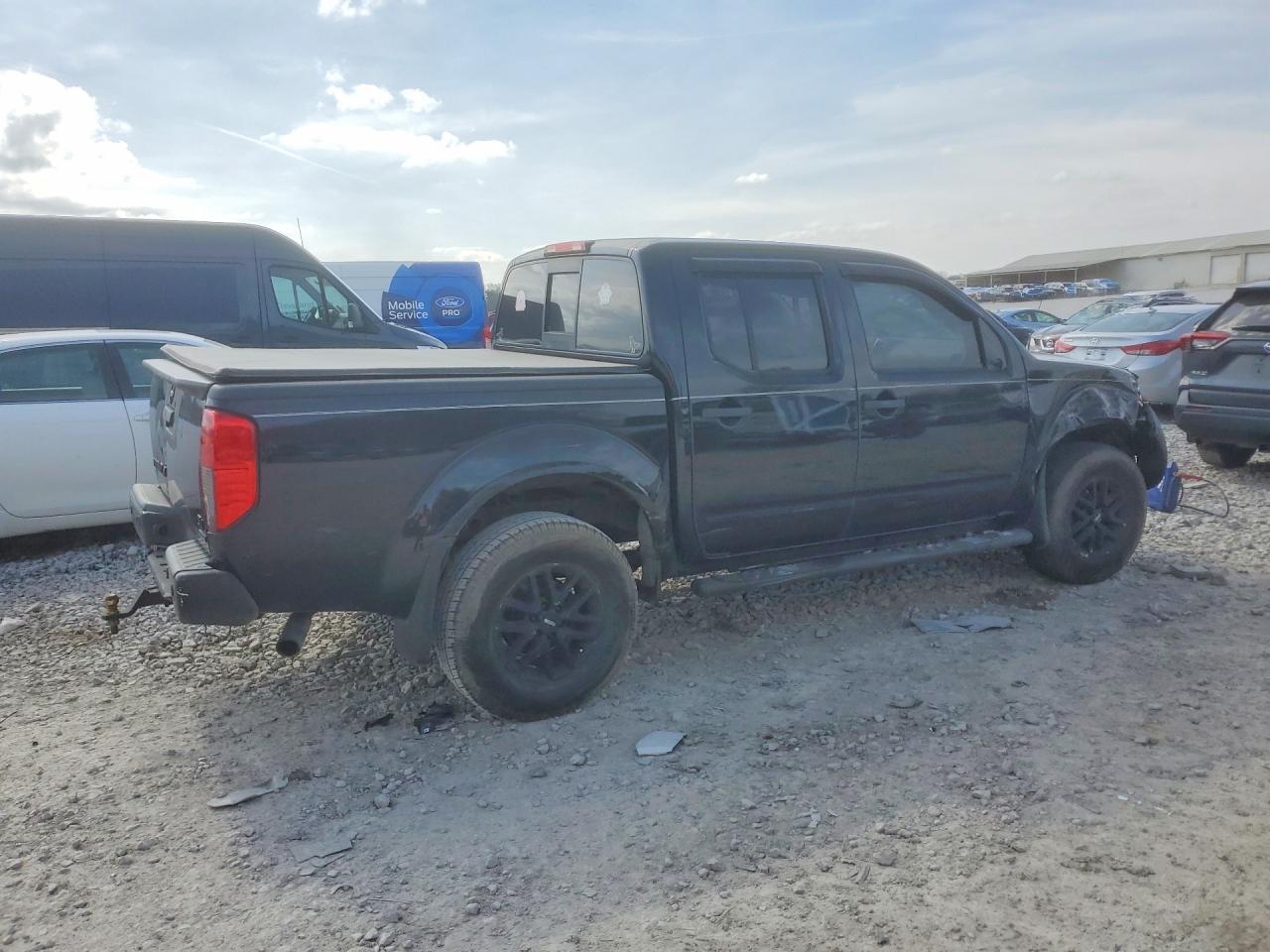 2017 NISSAN FRONTIER SV photo 3