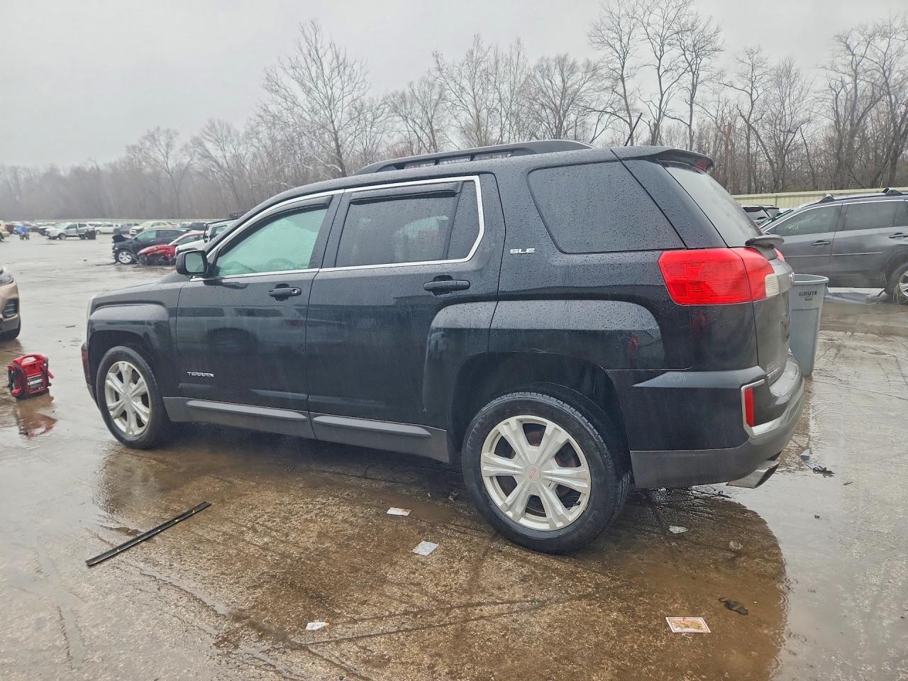 2017 GMC TERRAIN SLE photo 2