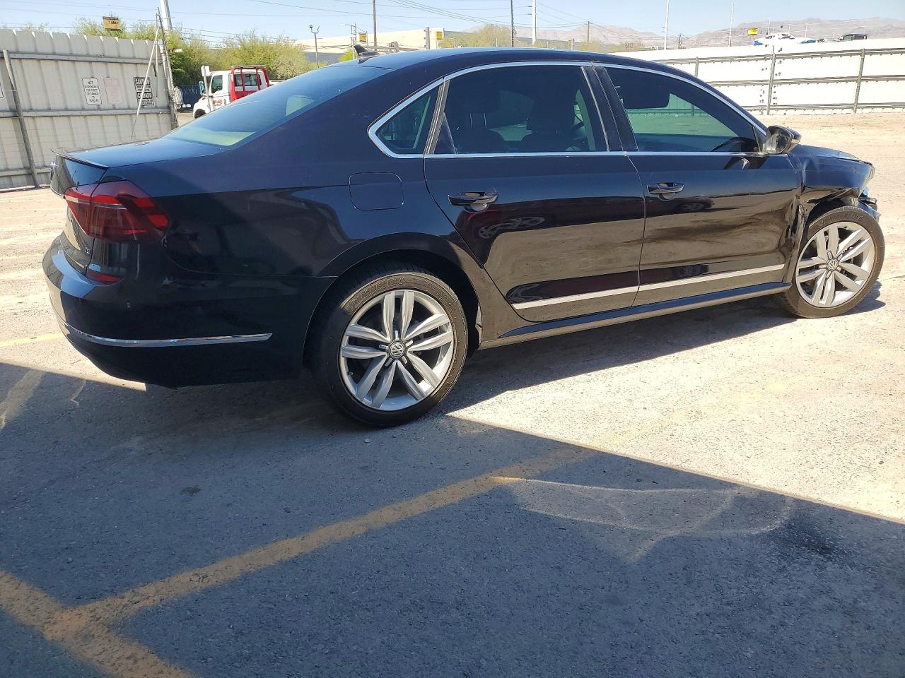 2017 VOLKSWAGEN PASSAT SE photo 5
