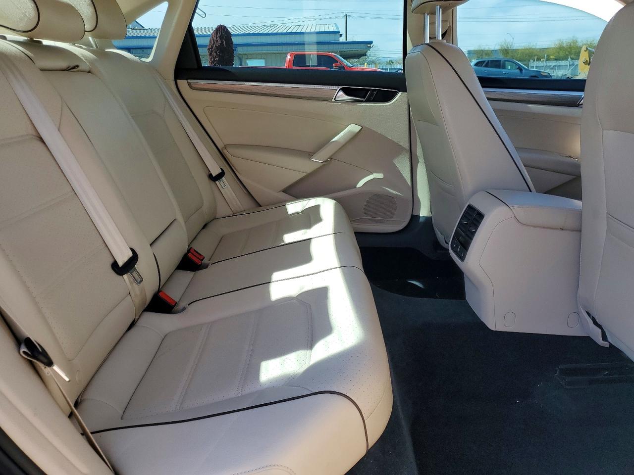 2017 VOLKSWAGEN PASSAT SE photo 19