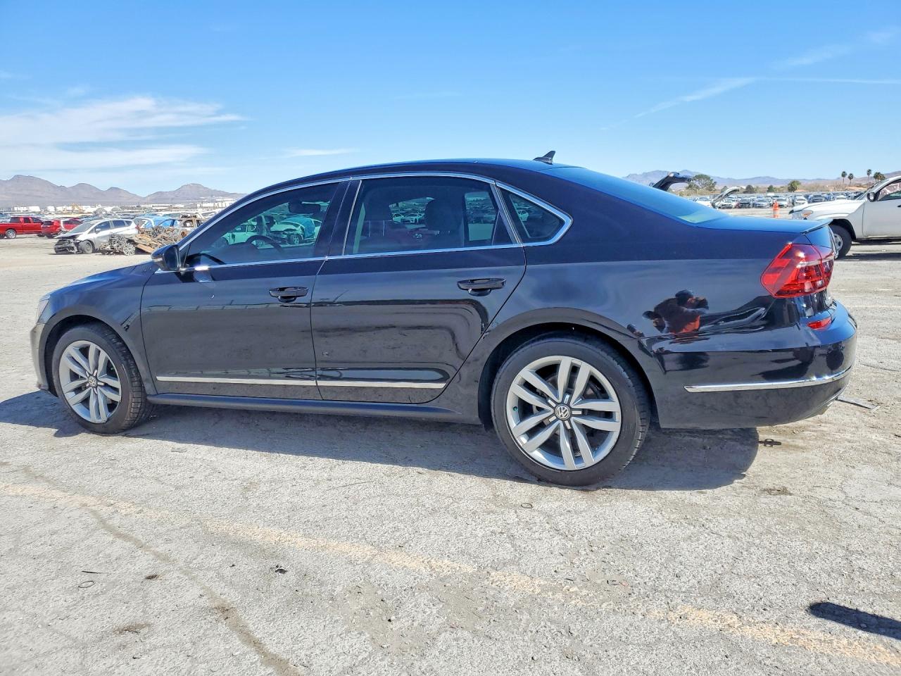 2017 VOLKSWAGEN PASSAT SE photo 3