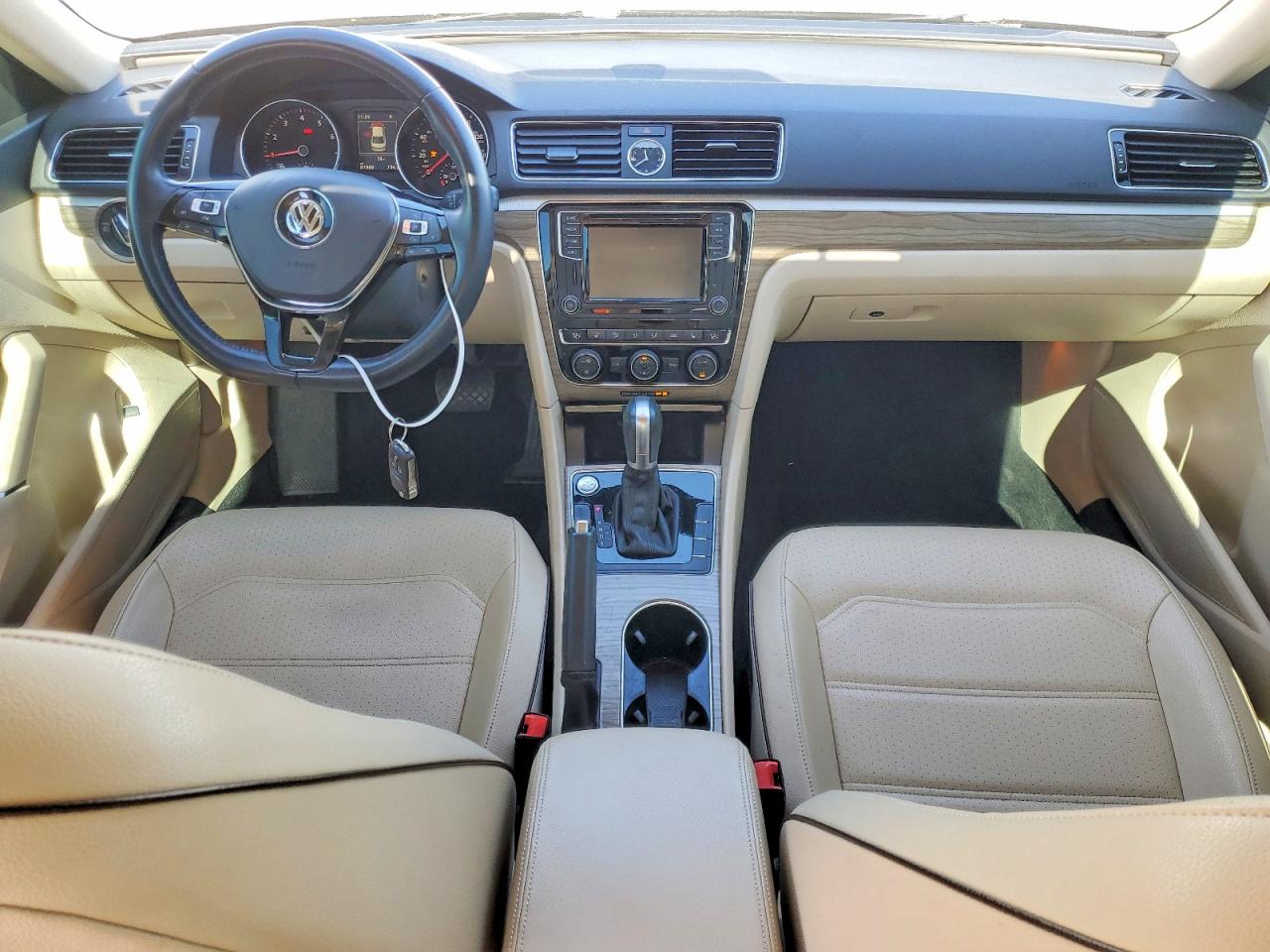 2017 VOLKSWAGEN PASSAT SE photo 15
