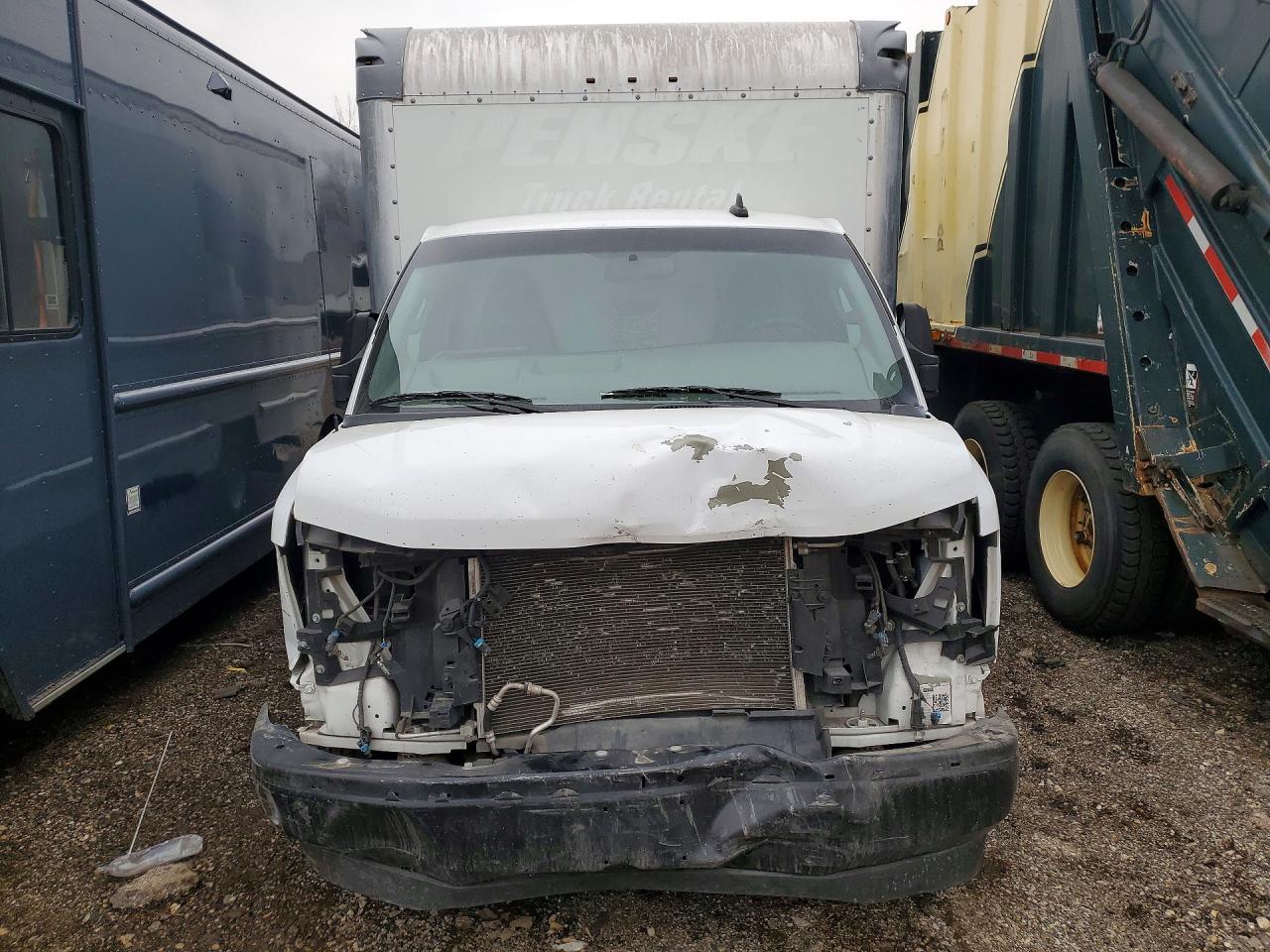 2022 GMC SAVANA BOX TRUCK photo 9
