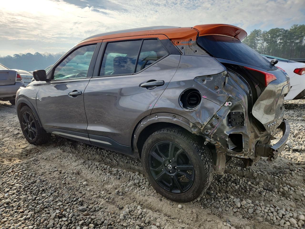 2020 NISSAN KICKS SR photo 3