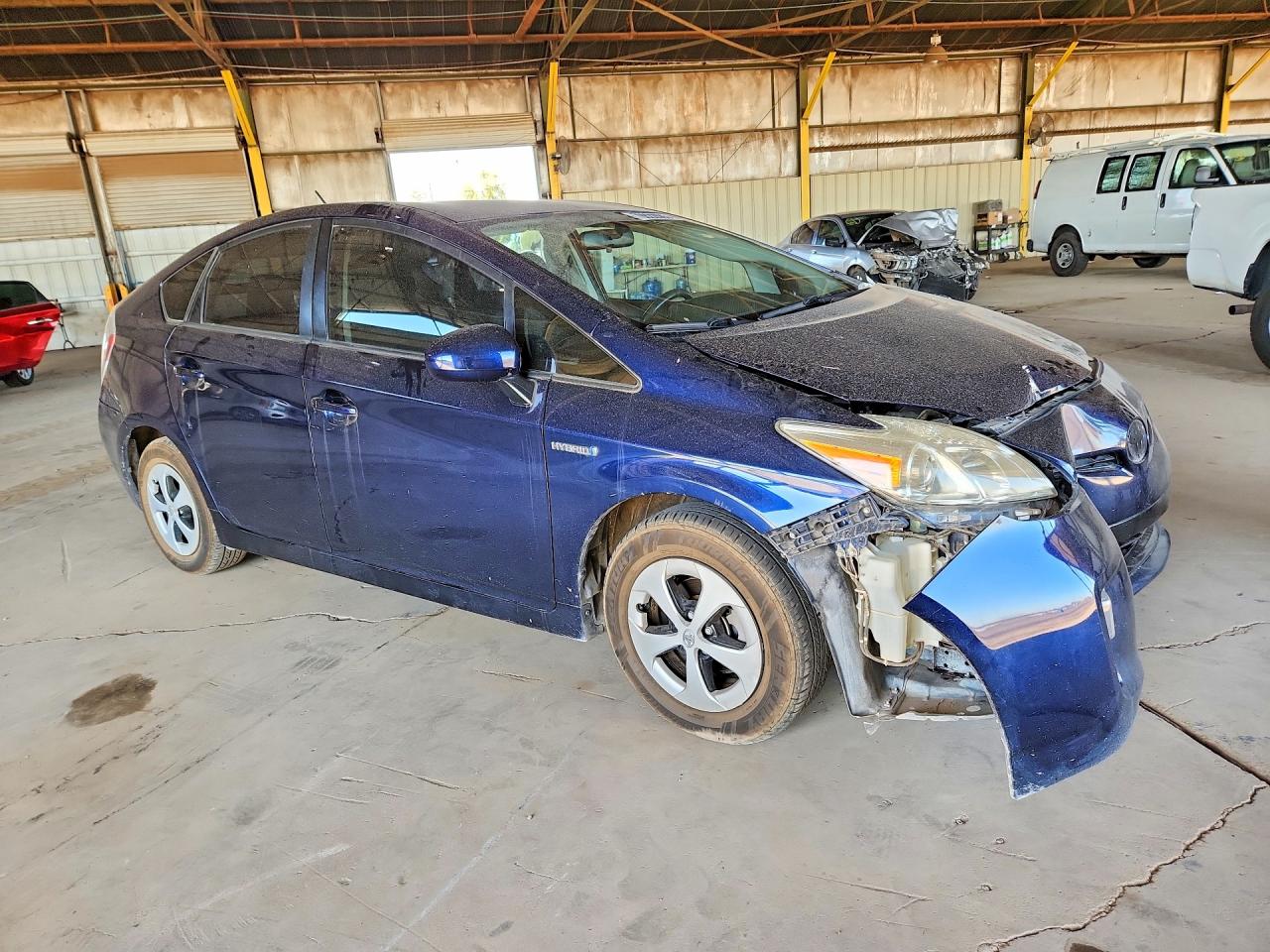 2013 TOYOTA PRIUS THREE photo 4