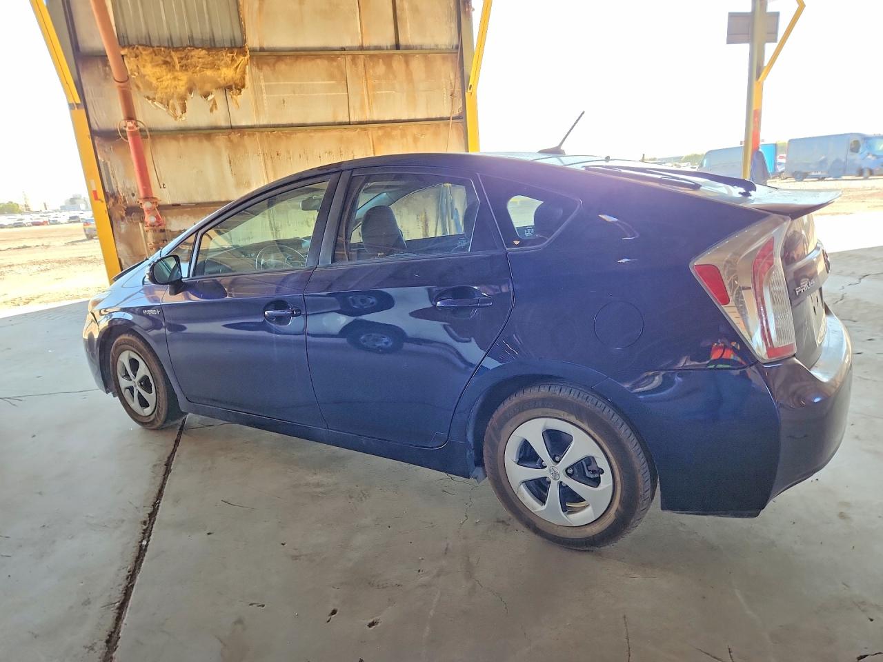 2013 TOYOTA PRIUS THREE photo 2
