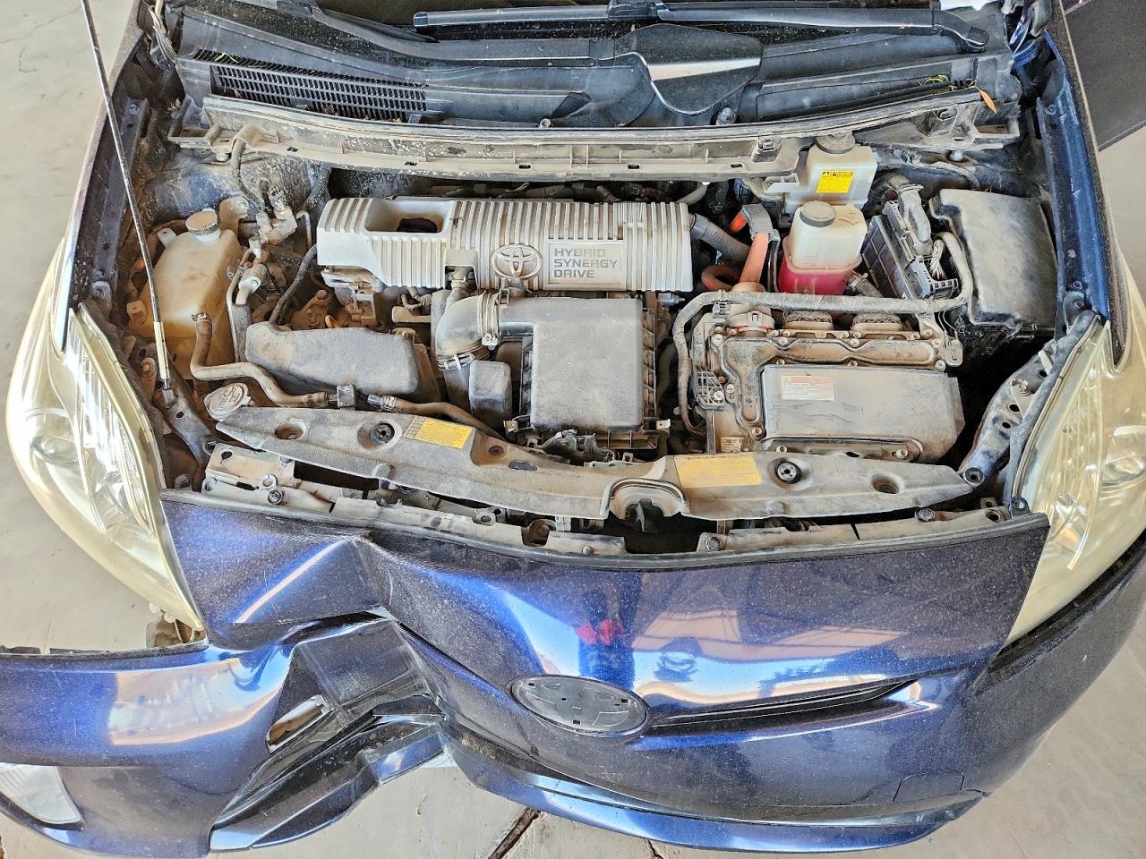 2013 TOYOTA PRIUS THREE photo 11