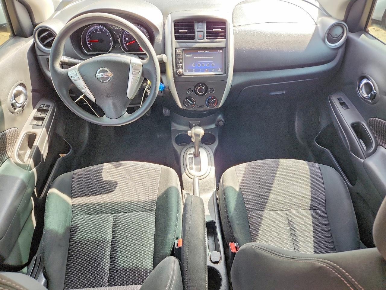 2019 NISSAN VERSA SV photo 8