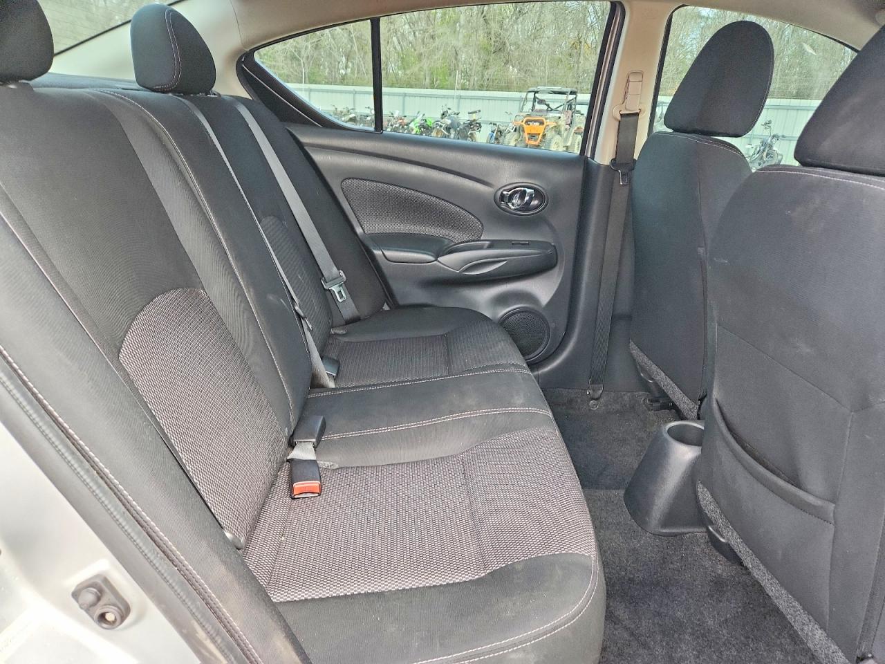 2019 NISSAN VERSA SV photo 10