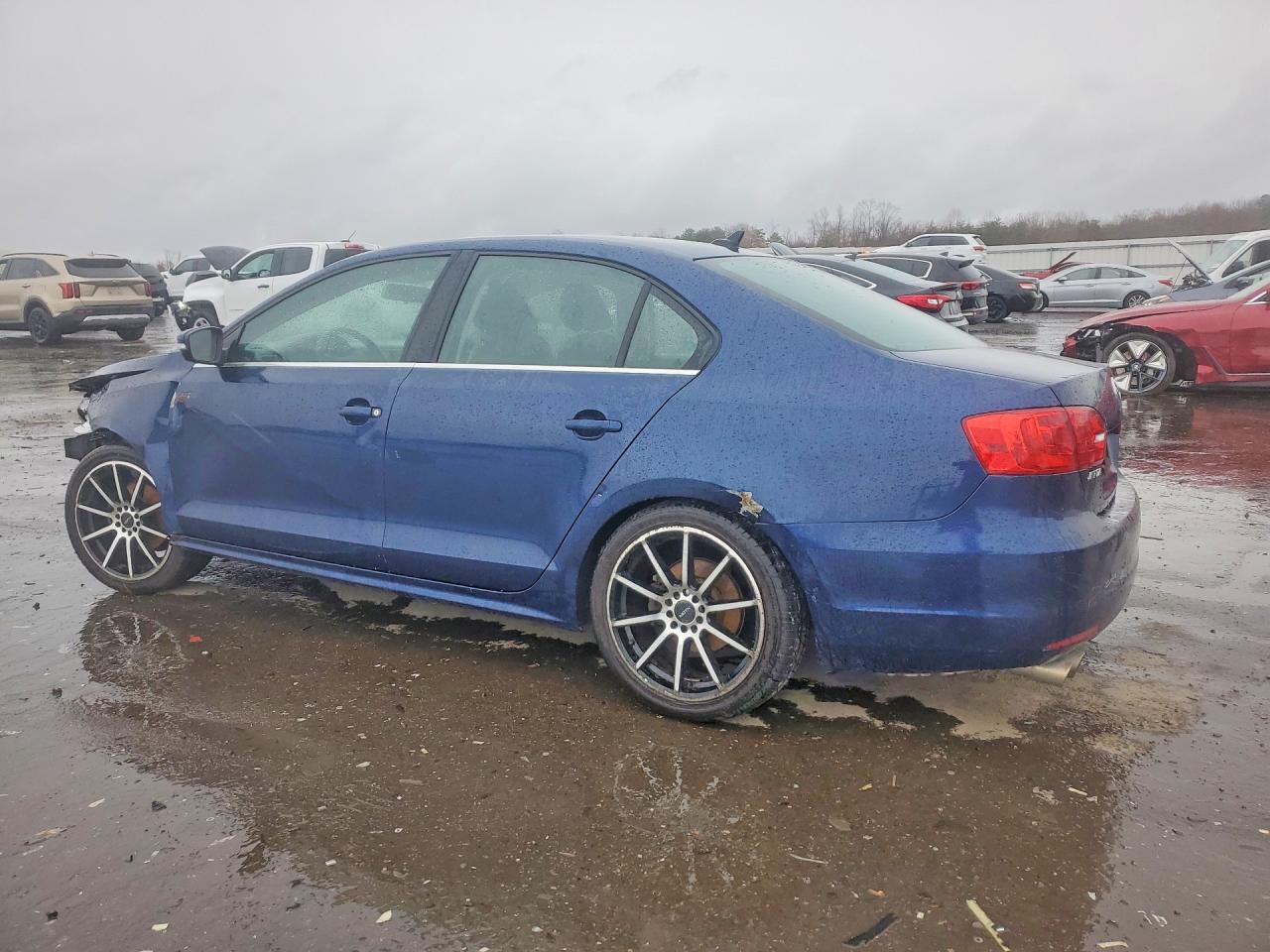 2011 VOLKSWAGEN JETTA SEL photo 2