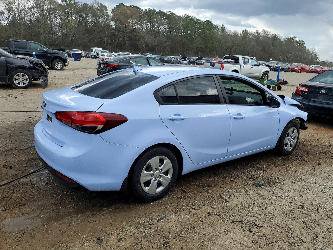 2017 KIA FORTE LX photo 3
