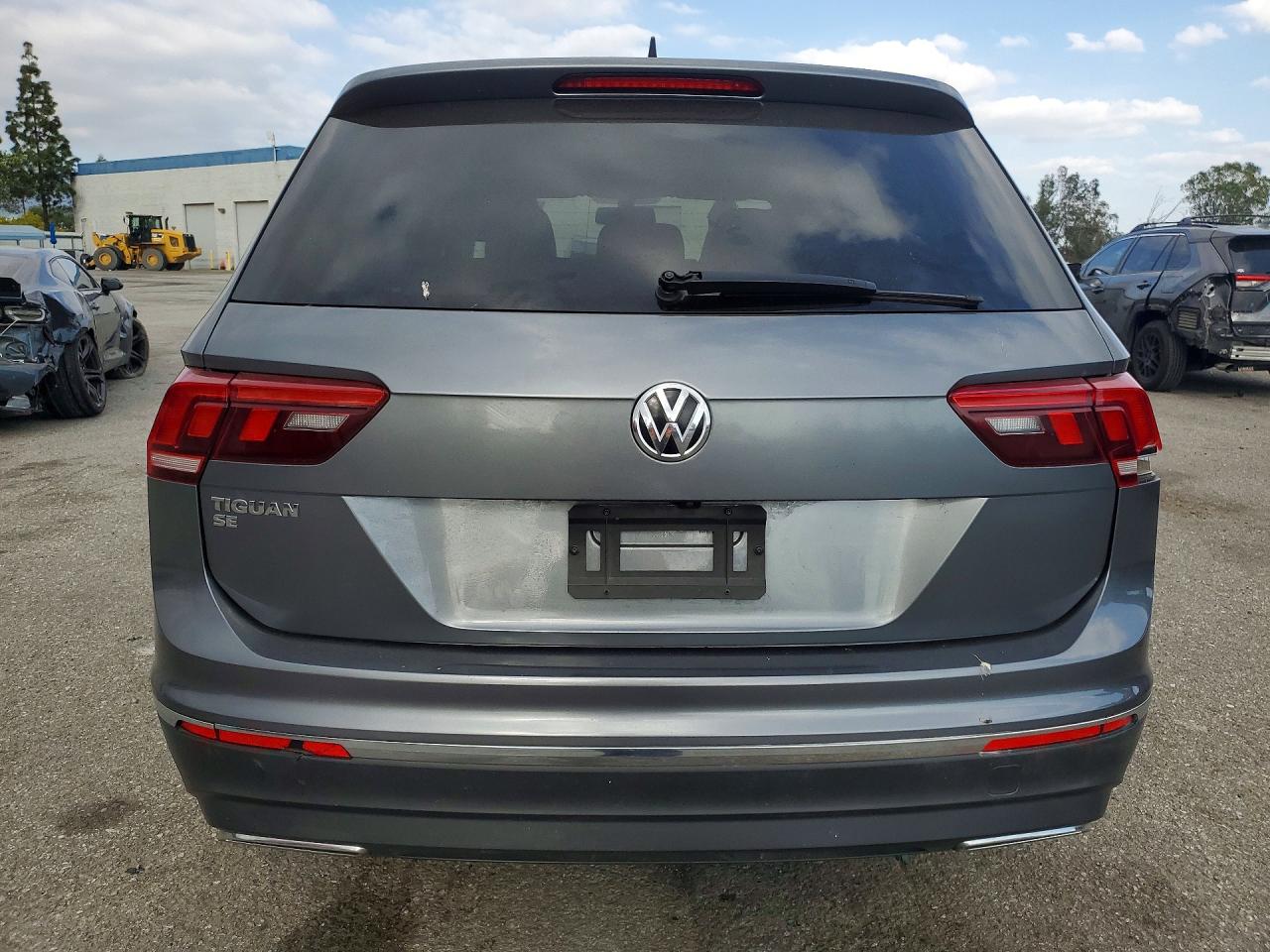 2021 VOLKSWAGEN TIGUAN SE photo 11