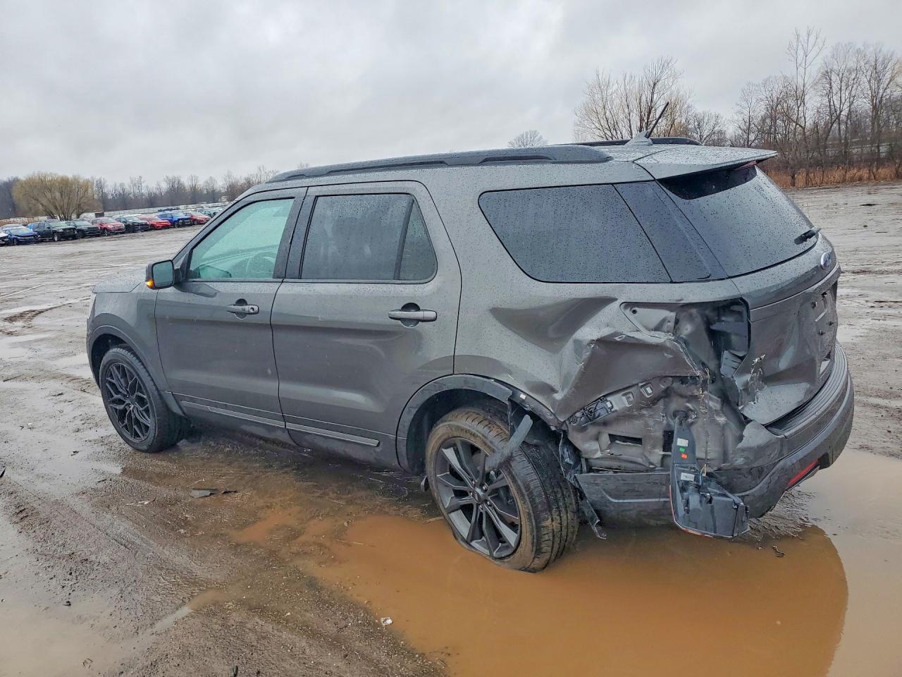 2018 FORD EXPLORER XLT photo 2