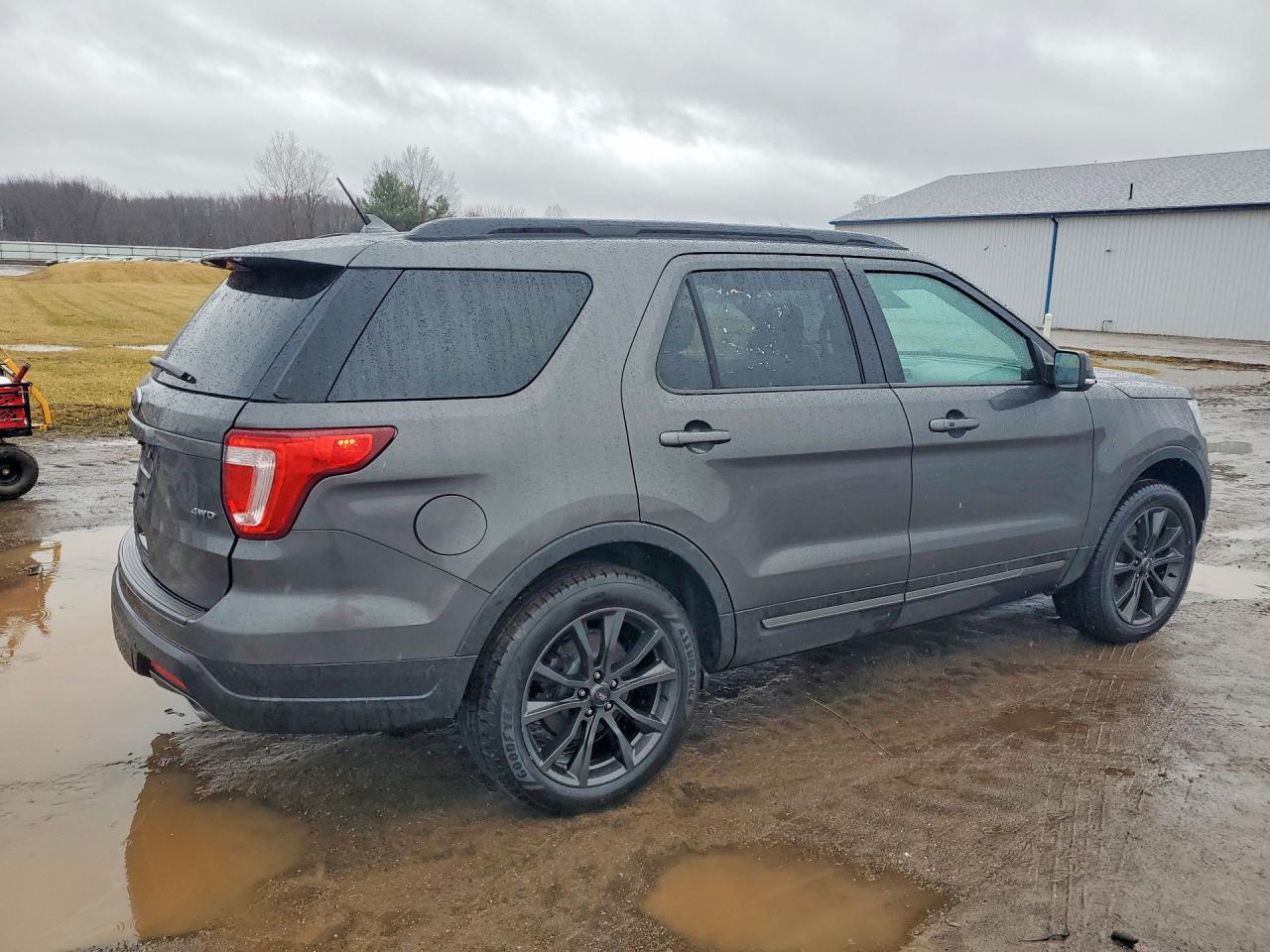 2018 FORD EXPLORER XLT photo 3