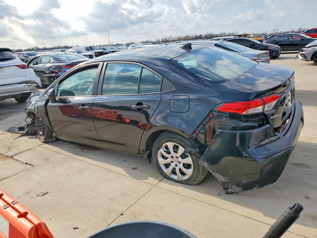 2024 TOYOTA COROLLA LE photo 4