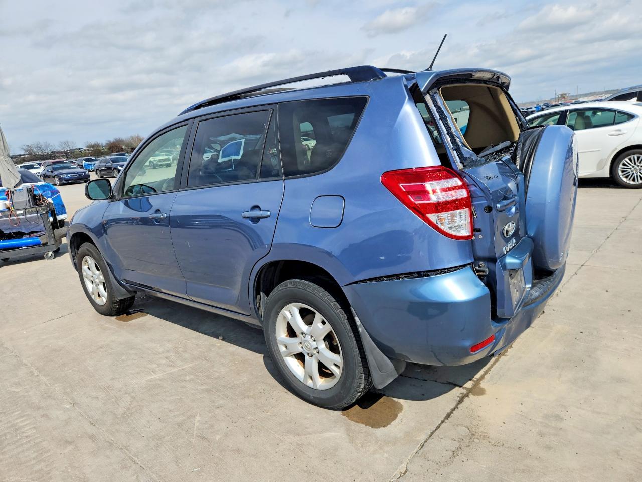 2012 TOYOTA RAV4 BASE photo 3