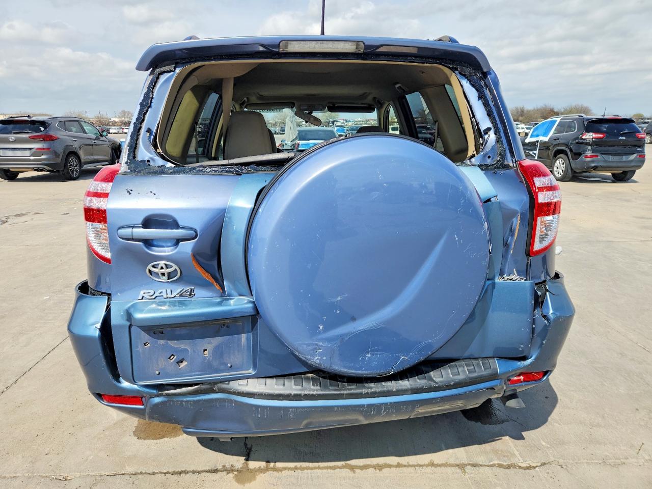 2012 TOYOTA RAV4 BASE photo 11